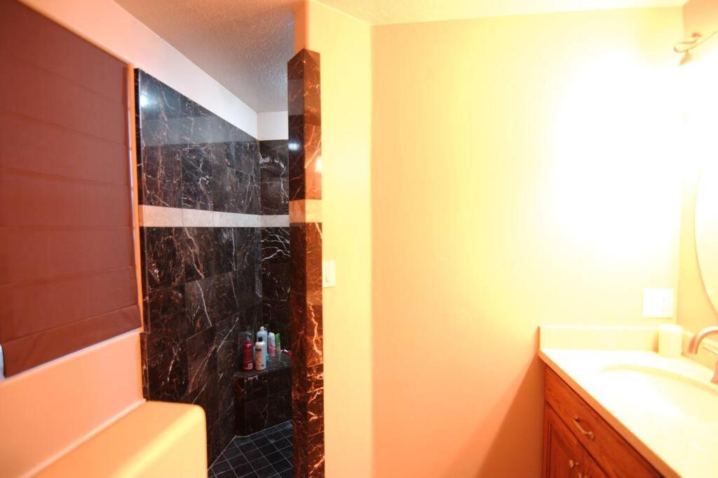 Tacit Shadow Resort Paradise Deluxe Suite, Gym, Coffee Bar, Hot-Tub, Free Laundry, Food Available Parowan المظهر الخارجي الصورة