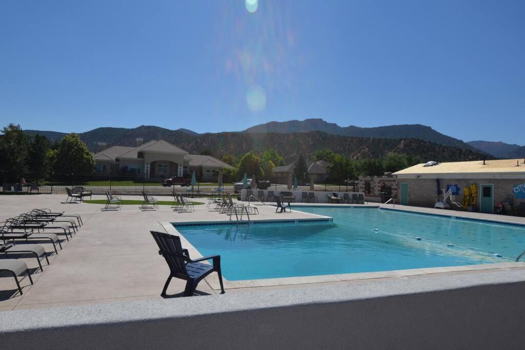 Tacit Shadow Resort Paradise Deluxe Suite, Gym, Coffee Bar, Hot-Tub, Free Laundry, Food Available Parowan المظهر الخارجي الصورة