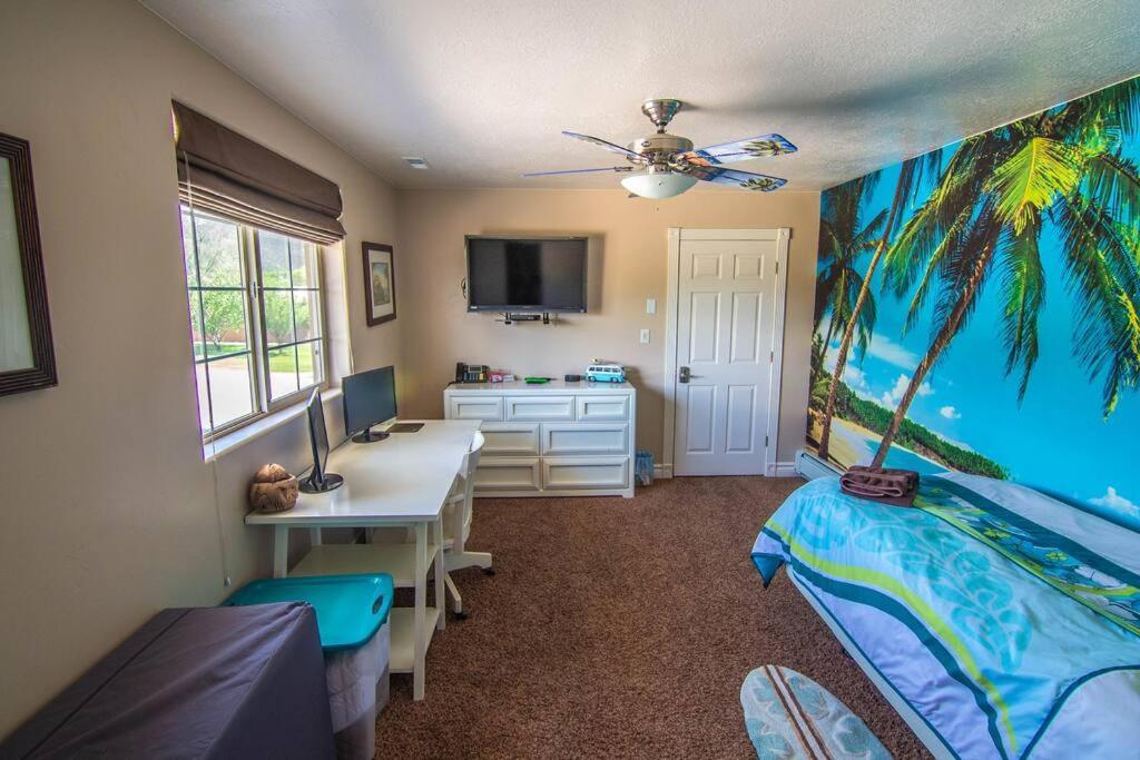 Tacit Shadow Resort Paradise Deluxe Suite, Gym, Coffee Bar, Hot-Tub, Free Laundry, Food Available Parowan المظهر الخارجي الصورة